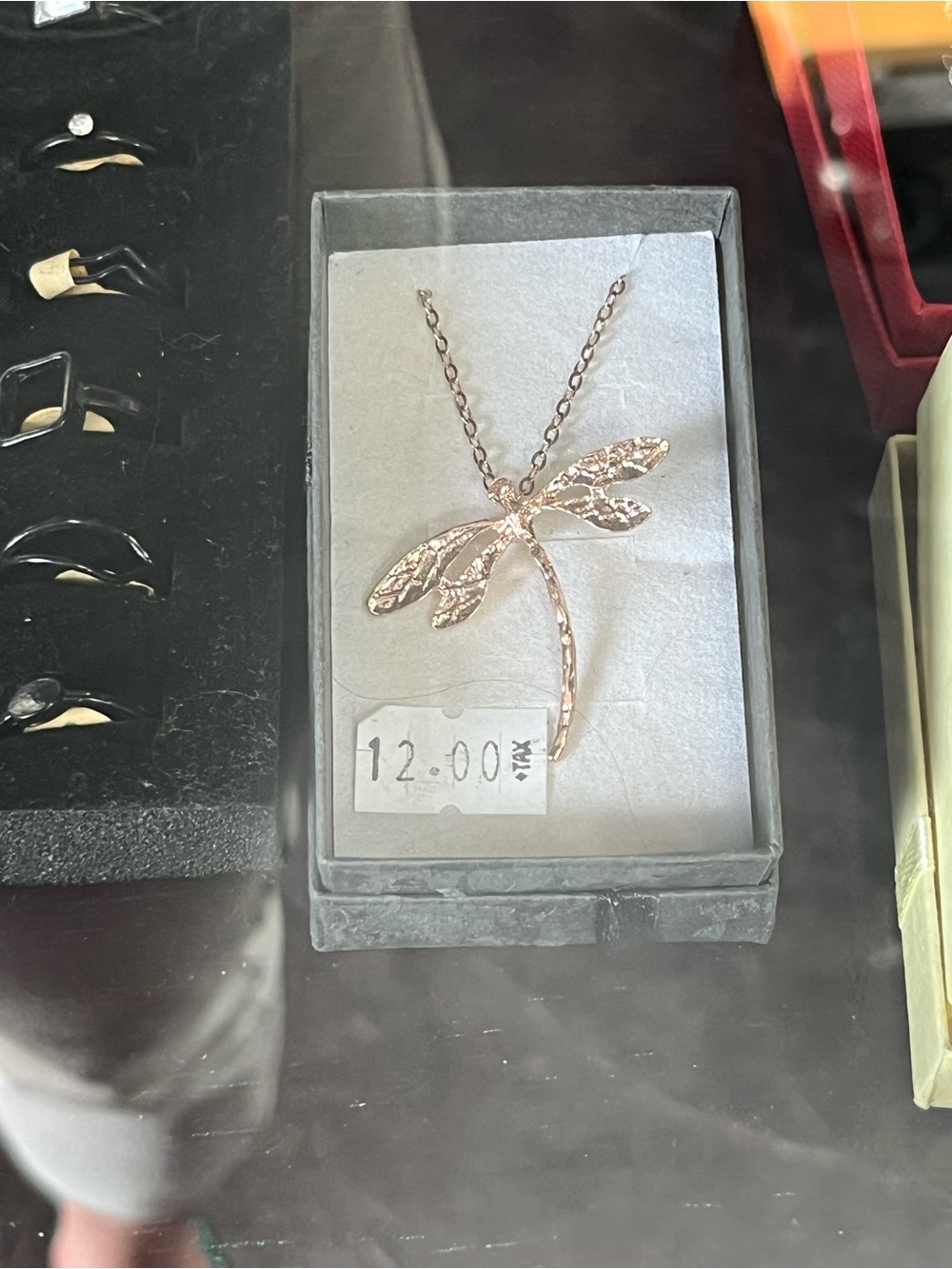 Delicate Gold Leaf Pendant Necklace - Women Jewelry